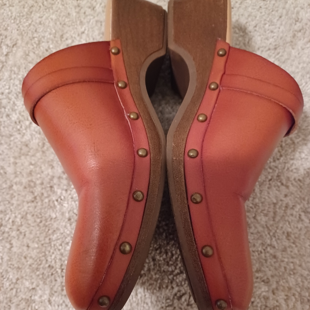 Women's Soft Caramel Brown Clogs